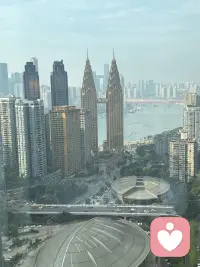 当下跨不过去的坎、放不下的委屈、揪着心的人和事，现在觉得痛不欲生，可交给时间，慢慢都会变淡、释怀。

那些熬不完的夜晚，解不开的心结，过不去的情绪，终会被岁月慢慢抚平。

人这一生，万般皆经历，得失皆天意。
慢慢熬，慢慢渡，时间会自愈所有伤痕，也会慢慢放过你。配图