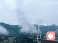 当下跨不过去的坎、放不下的委屈、揪着心的人和事，现在觉得痛不欲生，可交给时间，慢慢都会变淡、释怀。

那些熬不完的夜晚，解不开的心结，过不去的情绪，终会被岁月慢慢抚平。

人这一生，万般皆经历，得失皆天意。
慢慢熬，慢慢渡，时间会自愈所有伤痕，也会慢慢放过你。配图
