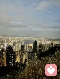人永远给不出自己本身没有的东西。

身为疗愈者与咨询师，唯有先完整成长自己，彻底疗愈自身创伤，清空内心所有执念与卡点，内心通透丰盈，才有力量真正陪伴、引领他人走出困境，实现自我成长与自愈。

这份助力从来不是居高临下的说教，更不是强行救世般的拯救，而是发自内心的同频滋养与温柔托举。

一个人唯有全然接纳自己、深爱自己，内心盛满爱意，才有底气与能力真诚善待旁人。

自己亲身悟透人情冷暖，拥有经营情感、打理生活的实战阅历，实实在在拿到人生正向结果，而非虚浮包装人设，说出的话语才有分量，传递的能量才够真切，方能以自身阅历，点亮他人前路。配图