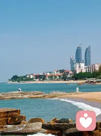 语言就像包装，真实的内容若能顾及他人感受，便是内外兼修的佳作；若仅内容真实却言语生硬，不过是好心却不善表达。最需警惕的是那些精于表达，内容却完全脱离现实的人——他们比直白的“不堪”更可恶，因为后者能让人一眼避开，而前者用甜言蜜语作伪装，让人难防其害。配图