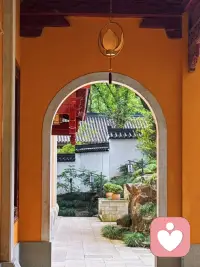 人自带自愈本能，山水草木皆可疗愈身心。无为不是躺平，而是不强行对抗情绪、不执着强求，顺随生命节奏，放下苛责与控制，内心自会慢慢平和安定。