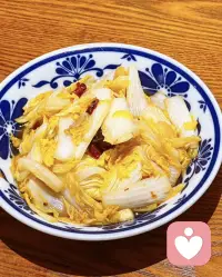 人间烟火气，最抚凡人心，一碟家常小炒，一卷粗粮煎饼，便是三餐安稳。配图
