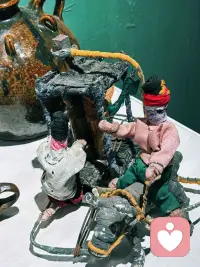 女人编织生活，绘就精神蓝图；男人付诸行动，担当现实执行力。
一如牛郎织女，织女织就漫天云锦，怀揣精神的向往；牛郎耕耘俗世烟火，承担现实的落地。精神有归处，现实有着落，二者相辅相成。