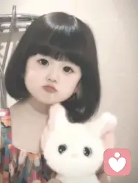 男人至死是少年，女人至死怀少女心。于是世间便有了老顽童，也诞生了中年少女，大抵就是这般模样。