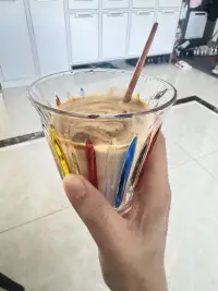 做事要清醒，知道自己要什么，不要什么，才能有的放矢，不走弯路；做人要糊涂，不必事事较真，看破不说破，给别人留面子，也给自己留余地。清醒做事，是一种能力；糊涂做人，是一种境界。配图