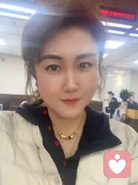 我是芮汐，很高兴在这里遇见你。
四月风轻云淡，正好适合慢慢说话。
不管开心还是委屈，我都安安静静听你讲。配图