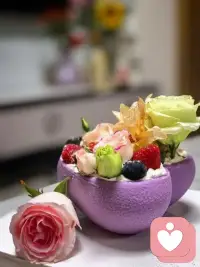 别人的生活再怎样闪闪发光，自己的生活再怎样平平无奇，生活的主角还是我们自己，我们生命里的所有故事都是由自己展开的，最珍贵的东西，从来不在别人手里，而是在我们自己手中配图