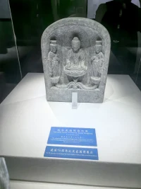 別把自己掏空了然后等著別人填補。配圖