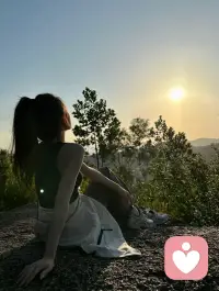 好無聊，有沒有想一起聊會(huì)的配圖