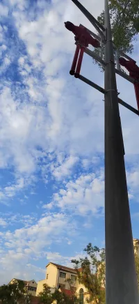 五步、十步都是進步，
頓悟、漸悟都是領悟。
即使再不完美的行動，也勝過徘徊、猶豫和等待。
只要開始出發，就贏過了那些還停留在起點的人，
也就離想要的生活更近了一步。配圖