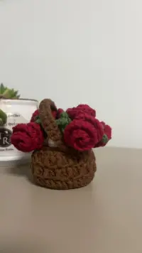 風卷殘衣笑如紅顏，
宿命牽絆在你我之間配圖