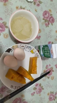 老師的減脂餐

免費分享給大家

想減脂的可以做個參考哦

畢竟老師報的減脂計劃不便宜

瞬間有一種“贈人玫瑰，手留余香的感覺””配圖