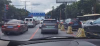 心不焦，路再堵，也能笑著等通暢配圖