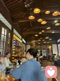 你的情绪，值得被郑重对待

不再劝你“想开点”，也不再让你“忍一忍”。
如果你正深陷焦虑、抑郁或关系的泥潭，我愿意成为那个稳固的容器。用专业承接你的脆弱，用陪伴换取你的成长。在这里，你可以卸下所有伪装，我们只谈真实。配图