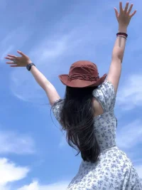 「你沉迷于被掌控的快感，因為選擇太累。」**  
——但真正的力量，是敢于對傷害喊停，哪怕快感與痛覺早已難分。配圖