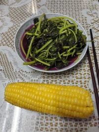 應該笑著面對生活，不管一切如何
自己把自己說服了，是一種理智的勝利；；自己被自己感動了，是一種心靈的升華；自己把自己征服了，是一種人生的成熟
大凡說服了，感動了，征服了自己的人，可以憑借潛能的力量征服一切挫折，痛苦和不幸配圖