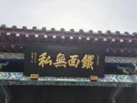 任何消耗你的人事物都該斷舍離，
不愛(ài)你的人，不在乎你難過(guò)
愛(ài)你的人，舍不得你難過(guò)
看你難過(guò)，還不在乎你的人，不值得你難過(guò)配圖