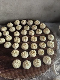 富人有富人的樂趣，也一定有讓其提心吊膽的憂慮，窮人有窮人的苦難，也必然有讓其問心無愧的坦然，站著的人看坐著的人舒服，坐著的人卻認為站著的人比較自由，要過什么樣的生活，應該是每一個人，都擁有的權利，只是不要忘記，要享受這樣的權益，必先善盡自己的責任，以道德為根本配圖