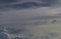 边界感 是一个人的顶级修养
曾经以为，“有修养”就是温柔大度，从容、谦和待人......后来才明白，有边界感，才是一个人最顶级的修养。周末小悟三则，送给还在委屈自己、消耗自己的人：1. 想要不破坏关系，最好的方式就是：不借钱。
成年人的感情，大多败给了钱。你以为雪中送炭是深情厚谊，对方却未必懂得感恩，遇到周转不灵让催还钱，对方还可能反过来埋怨你催的好烦，关系立刻就变了。所以，真正维护关系的方式，是彼此不借钱，各自有界限。
2. 对浪费时间的邀约，勇敢说不。
成年人的时间，是用来经营生活的，不是被消耗的。那些“就一会儿”、“你来一下嘛”的请求，答应了，你可能一整天的节奏都被打乱了。人们都认为自己的事很重要，但是不考虑对方的时间。
所以，不合适的饭局，不想听的语音电话，及时说“不”，是对自己生活节奏的尊重。
3. 孩子不写作业，不是你的事。
作业是孩子的事，不该是父母焦虑的事。你念叨了一晚上，他可能一句“我明天早上写”就把你气到内伤。别急着替孩子收拾烂摊子，不妨平静地告诉他：“你自己想办法搞定作业，因为写作业是为了巩固学习，不是为了交差。”
你退一步把责任交回给他，保持边界，他反而更容易对自己的行为负责。
边界感，不是冷漠，而是清醒。
是你知道，关系再好，也不能没了分寸；再爱孩子，也不能代他成长。
真正有修养的人，不讨好、不委屈，也不越界。
让人舒服，也让自己轻松。
你最近在哪件事上，学会了设立边界？欢迎聊聊