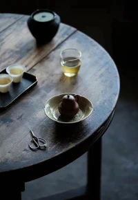 路不通的時(shí)候，選擇拐彎。心不快時(shí)，選擇看淡。行漸遠(yuǎn)行，選擇隨意。配圖