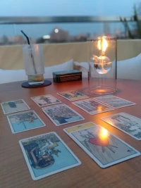 【塔羅療愈】借助塔羅牌與心理咨詢的專業技術，通過科學的引導方法，化解心理困擾或生活中的迷茫。
【塔羅預測】塔羅預測存在一定概率性，娛樂為主，請理性看待測試結果。配圖