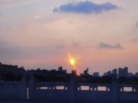 不要為難他人，也不要委屈自己，有緣人走不散，無緣人莫強求，先照顧好自己的健康和情緒，你的人生就已經贏了一半，其他的事，人生自有安排！配圖