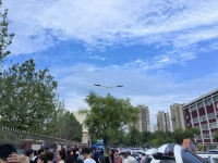 今天是7月6日，农历六月十二，星期日，早安。如果事事都如意，那就不叫生活了。生活啊，就是一边拥有，一边学着放下；人生啊，就是一路遇见，一路告别。珍惜所有的不期而遇，也看淡所有的不辞而别。愿你在来来往往的人海里，依旧保持温柔，也愿你在人生的起起落落中，始终相信美好。#早安
