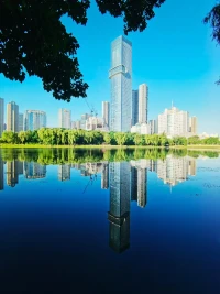今天是7月10日，農歷六月十六，星期四，早安。一個人真正的清醒，是學會不活在別人的言語里。好聽的話，不必全信；難聽的話，更別放在心上。做好自己，才是成年人的修行。多些寬容給自己，少些苛求于他人。當你學會不在意，不解釋，不糾纏，你就已經足夠強大。愿你不為流言所擾，不為他人所困，在清醒中堅定，在從容中前行。#早安配圖