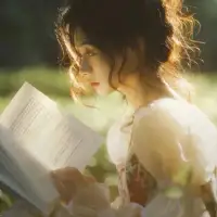 我們曾如此渴望命運的波瀾，到最后才發現，人生最曼妙的風景，竟是內心的淡定和從容。我們曾如此期盼外界的認可，到最后才知道，世界是自己的，與他人毫無關系。配圖