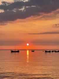 你不是孤島，即使波濤洶涌，內(nèi)心那片海也有屬于自己的寧靜港灣，等待你安然停泊。配圖