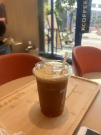 爱自己才是终身浪漫的开始——比如现在，允许自己停一停，喝杯热茶，看看窗外的云。