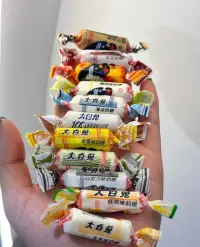 每天都想吃一把糖[得意/]配圖