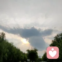 趁年輕，讓自己多年輕會，別被抑郁打敗，要笑口常開。配圖