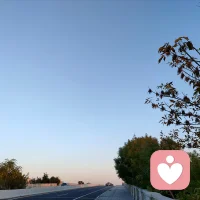 婚姻是爱情的归属,不仅仅是对错的问题。例如,当对方批评你时,你先不要反驳,并不代表你完全妥协了,而是寻求其他时间告诉对方,你想要表达的具体是什么。