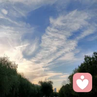 当婚姻关系遇到问题时,可以安排一些有质量的时间,为对方做点事情。例如孩子不在家,一起吃烛光晚餐。如果确实没时间,可以用礼物来补偿,或者是一个回家的拥抱。