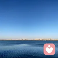 領(lǐng)導(dǎo)的時(shí)間也很寶貴，沒(méi)太多時(shí)間聽(tīng)你的暗示，猜你的心思。遇到合適的時(shí)機(jī)，你可以順勢(shì)引入話題，清晰地告訴領(lǐng)導(dǎo)自己的目標(biāo)和需求。配圖