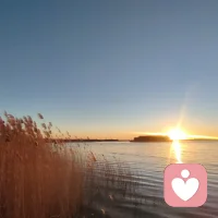 一方面我們是孤單的，似乎沒(méi)有人能真正走進(jìn)另一個(gè)人的內(nèi)心世界，但另一方面我們又是彼此相連的，哪怕像電影中相隔兩個(gè)星球，其實(shí)需要的只是一個(gè)回應(yīng)，一刻共鳴。配圖