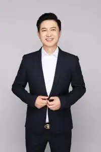 ?中國科學院心理研究所心理咨詢培訓證書
?擅長話題：
?婚姻情感?
【婚姻經營，夫妻關系，婆媳關系，兩地分居，夫妻冷戰，經常吵架，無性婚姻，出軌問題，小三問題，離婚問題，再婚重組，婚姻修復，婚外情感，互不信任，相互無話，情感困惑】
?婚戀關系?
【戀愛技巧，戀愛分析，戀愛困惑、情感困惑，情侶吵架，失戀陪護，三角戀情，婚戀保鮮，拒絕方法，情緒疏導，抗拒愛情，提升魅力，分手修復，生理困惑，自戀困惑，性格分析】
?生活家庭?
【心理低位，口才訓練，人際關系，個人成長，社交恐懼，職場困惑，職業問題，職業規劃，同事排擠，創業困惑，財務糾紛、記賬報稅、朋友矛盾，鄰里矛盾，生活矛盾，各種矛盾】
?咨詢特點：
1.分析原因，科學建議。
2.講重點，給方案，真誠表達，不欺不繞，客觀理性。
?個人特點：專注婚戀情感與生活家庭等復雜矛盾解答
真誠-真心-共情-陪伴-實戰型-落地型-可執行
?飽經滄桑的人生閱歷
?歷盡挫折的情感經歷
?豐富的社會實踐案例
?耐心的陪你走出困境
真的知識往往不被人認可，反而虛假的東西讓人迷戀。配圖