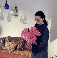 取悅他人，不過是借光取暖，

唯有取悅自己，方得內(nèi)心安然。

不必向外尋求認(rèn)同，

不必在目光中衡量自身。

世界不會因你的沉默而停滯，

但你的心，會因自我接納而盛開。配圖