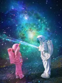抬头时，银河是亿万年前的星光织成的绸缎，宇宙用138亿年的时光铺垫出此刻的相遇，那些纠结的琐事，放在星河流转的维度里，不过是转瞬即逝的光斑。不如认真吃好每一顿饭，牵紧身边人的手，在有限的时光里，把日子过成自己喜欢的模样。