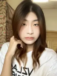 不必活成标准答案里的刻度 你的脚步自有节奏——上坡时蓄力 下坡时从容 转弯处 总有新的风在等你.