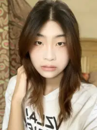 不必活成标准答案里的刻度 你的脚步自有节奏——上坡时蓄力 下坡时从容 转弯处 总有新的风在等你.