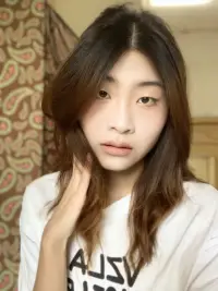不必活成标准答案里的刻度 你的脚步自有节奏——上坡时蓄力 下坡时从容 转弯处 总有新的风在等你.
