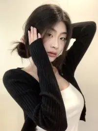 我们像在拆解一颗情绪炸弹

有时是红线（愤怒），有时是蓝线（抑郁），

最危险的是那些笑着说：

这没什么大不了的透明引线。