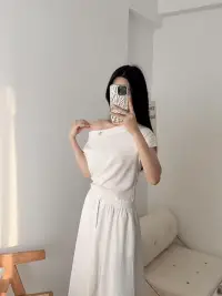 爱时勇敢，不爱时果断，
将所有的过往封存，绝不流连忘返。