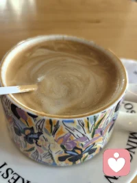 家里的邻居装修，吱吱呀呀的声音响个不停，正好找个理由出来喝杯咖啡☕。配图