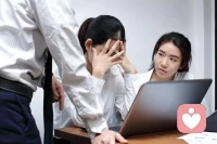 你的情绪里，藏着你的职场前途，也藏着你的人生格局。那些任由情绪泛滥的人，再强的能力也会被情绪的洪流吞噬。配图