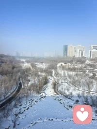 去选择简单，因为复杂耗能。
远离那些让你情绪过山车的人和事。
真正的强大，不是赢过谁，而是能放过自己。
生活做减法，心思变简单，目标更清晰。
当你不再什么都想要，整个世界都会变得清爽。配图