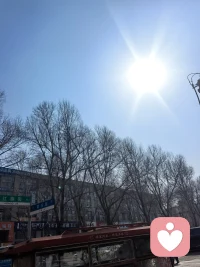 春光明媚，去和阳光约个会吧，让她照耀你，温暖你，爱抚你。配图