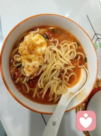 情绪稳定不是没有情绪，而是学会在崩溃后，还能给自己煮一碗热饭，第二天按时醒来，继续生活配图